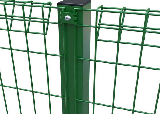 900mm2400mm τριγώνων ρόλων φράκτης καλωδίων μετάλλων φρακτών που γαλβανίζεται τοπ που ντύνεται