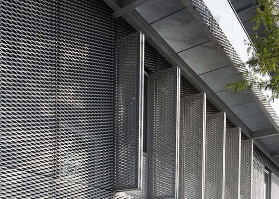 Επεκταθε'ν Sunshade μετάλλων προστατεύει το κτήριο από ισχυρό adumbral πιό breeziest φωτός του ήλιου