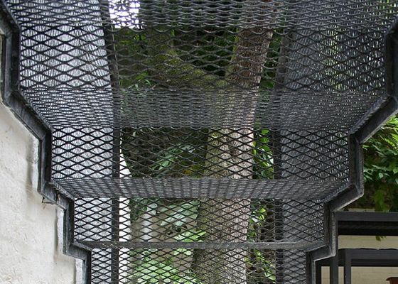 Το επεκταθε'ν βήμα σκαλοπατιών μετάλλων με την αντιολισθητική και υψηλή χωρητικότητα φορτίων παρέχει τη μεγάλη ασφάλεια για τους πεζούς που περπατούν στα σκαλοπάτια