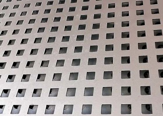 Η τετραγωνική διατρυπημένη τρύπα οθόνη μετάλλων παρέχει περισσότερη μεγάλη περιοχή κυκλοφορίας για το φιλτράρισμα, τη διαλογή και τον εξαερισμό