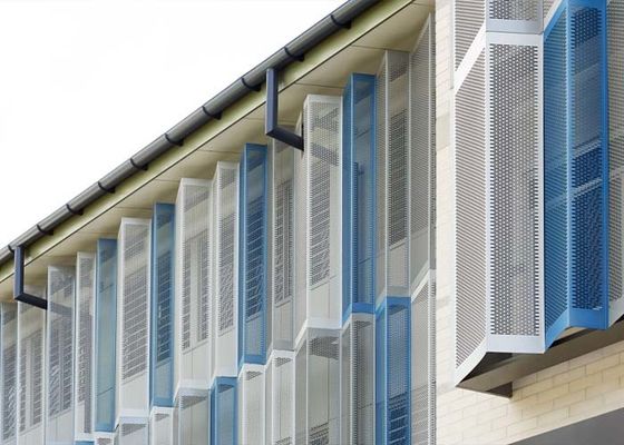 Διατρυπημένες Sunshade μετάλλων επιτροπές αισθητικά και αερισμένος για το αρχιτεκτονικό σύστημα ελέγχου ήλιων