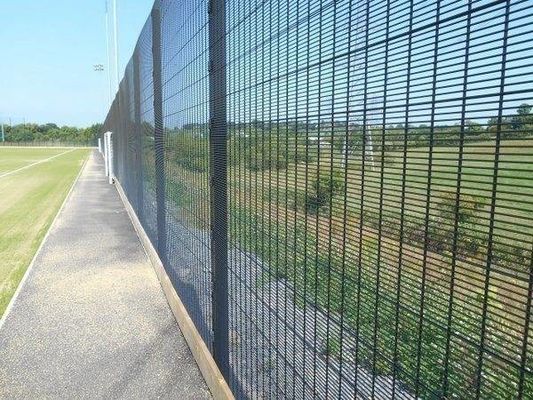 2d 358 Φράχτης κατά της αναρρίχησης 4 mm Διπλό οριζόντιο σύρμα και 6 mm κατακόρυφο σύρμα