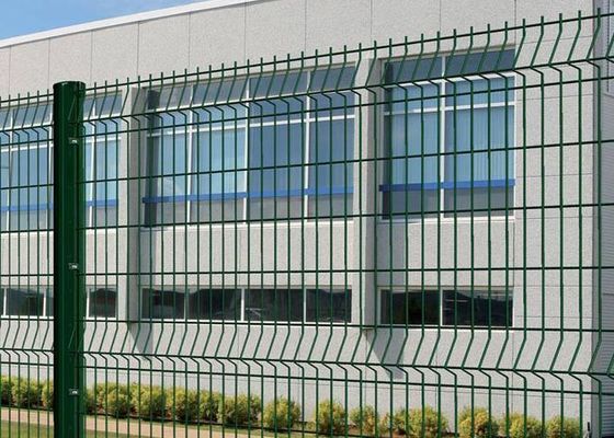 Ζεστό βουτηγμένο γαλβανισμένο 50 × 200mm 3D φράχτης ασφαλείας 4mm διάμετρος σύρματος με τετραγωνική στήλη